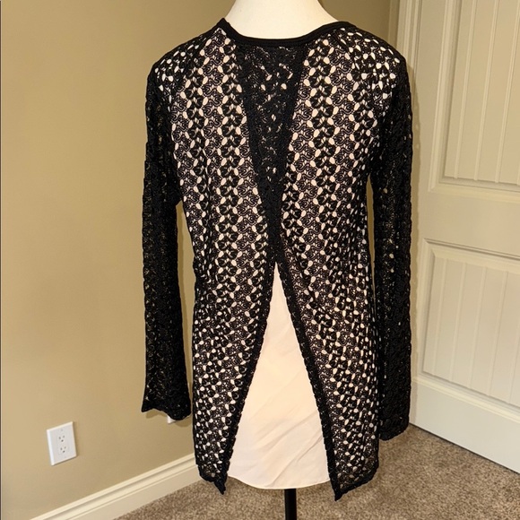 Design Lab Lord & Taylor Black Lace Blouse with Gold Lining - Picture 5 of 12